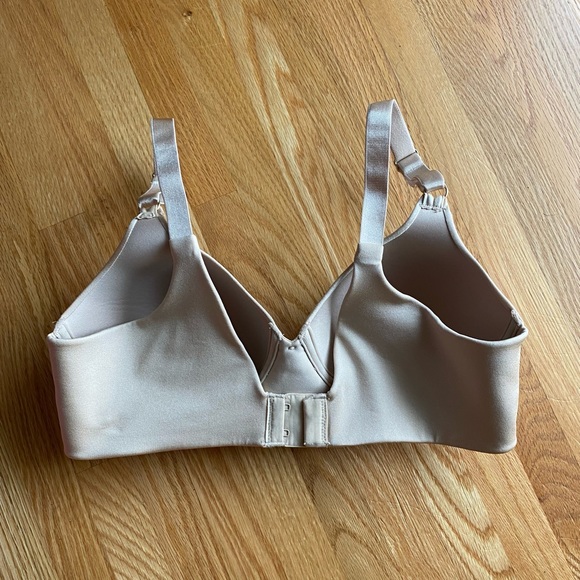 Like new Vanity Fair 72345 wireless bra - Picture 3 of 3
